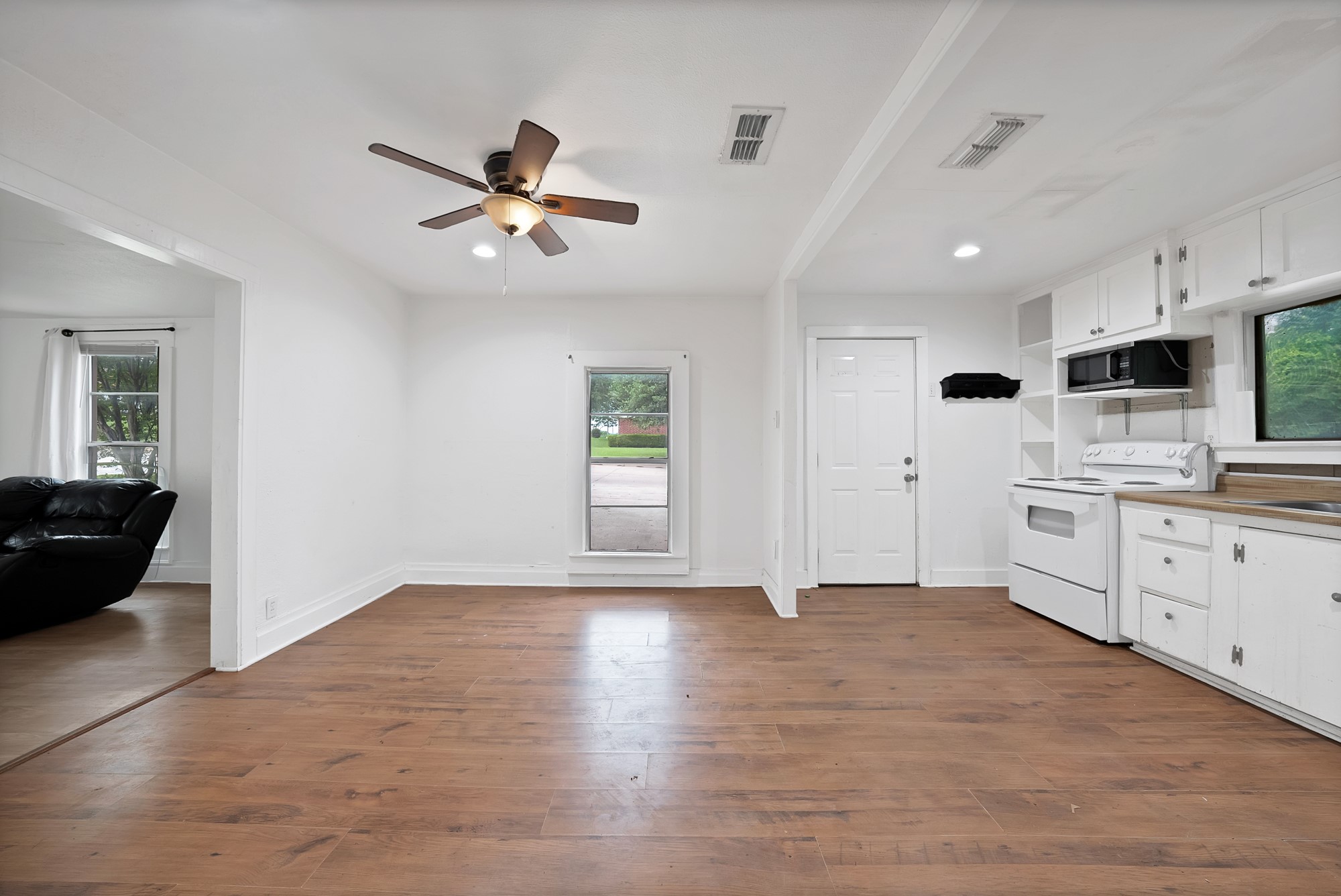 406 W Broad Street Mansfield TX 76063