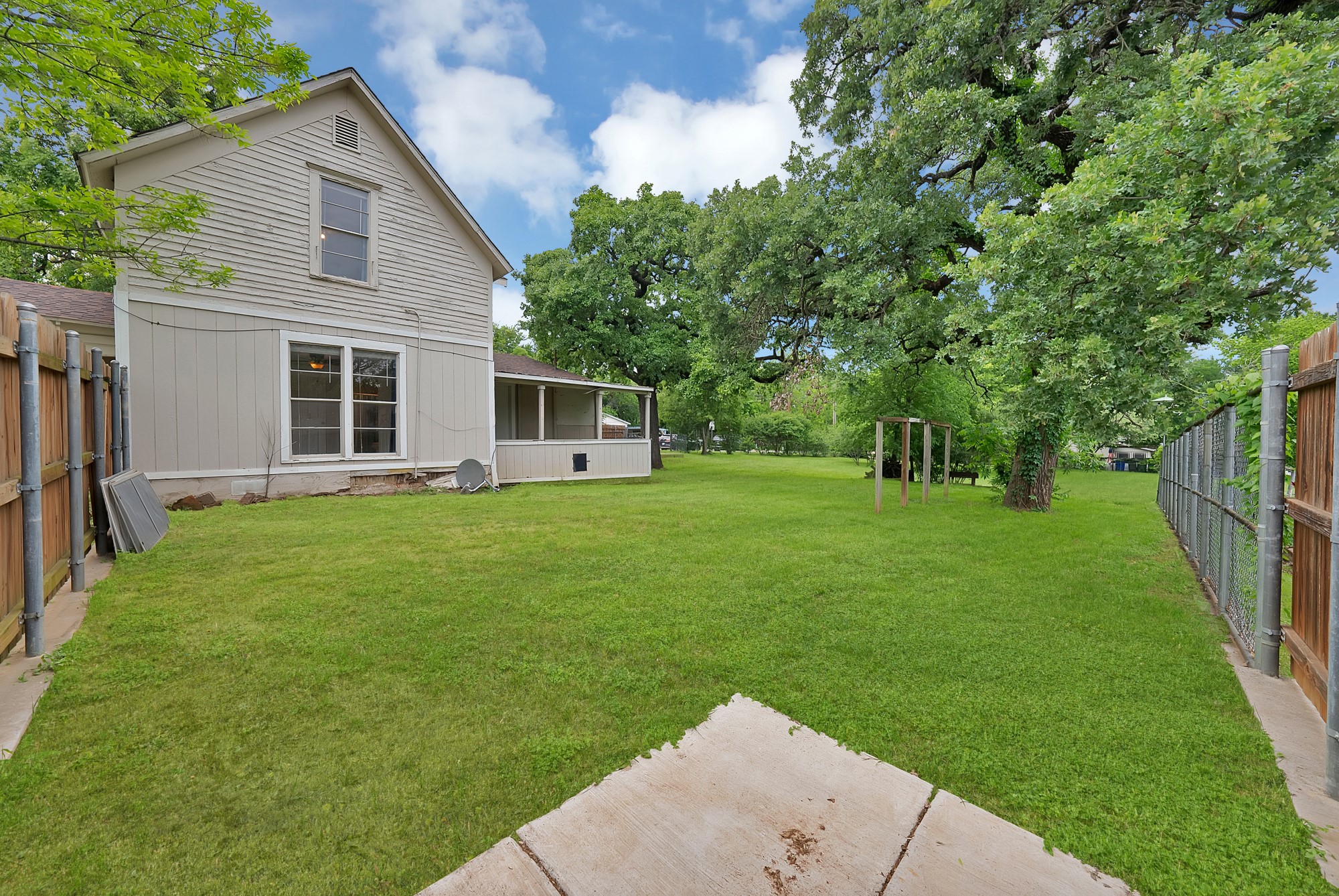 406 W Broad Street Mansfield TX 76063