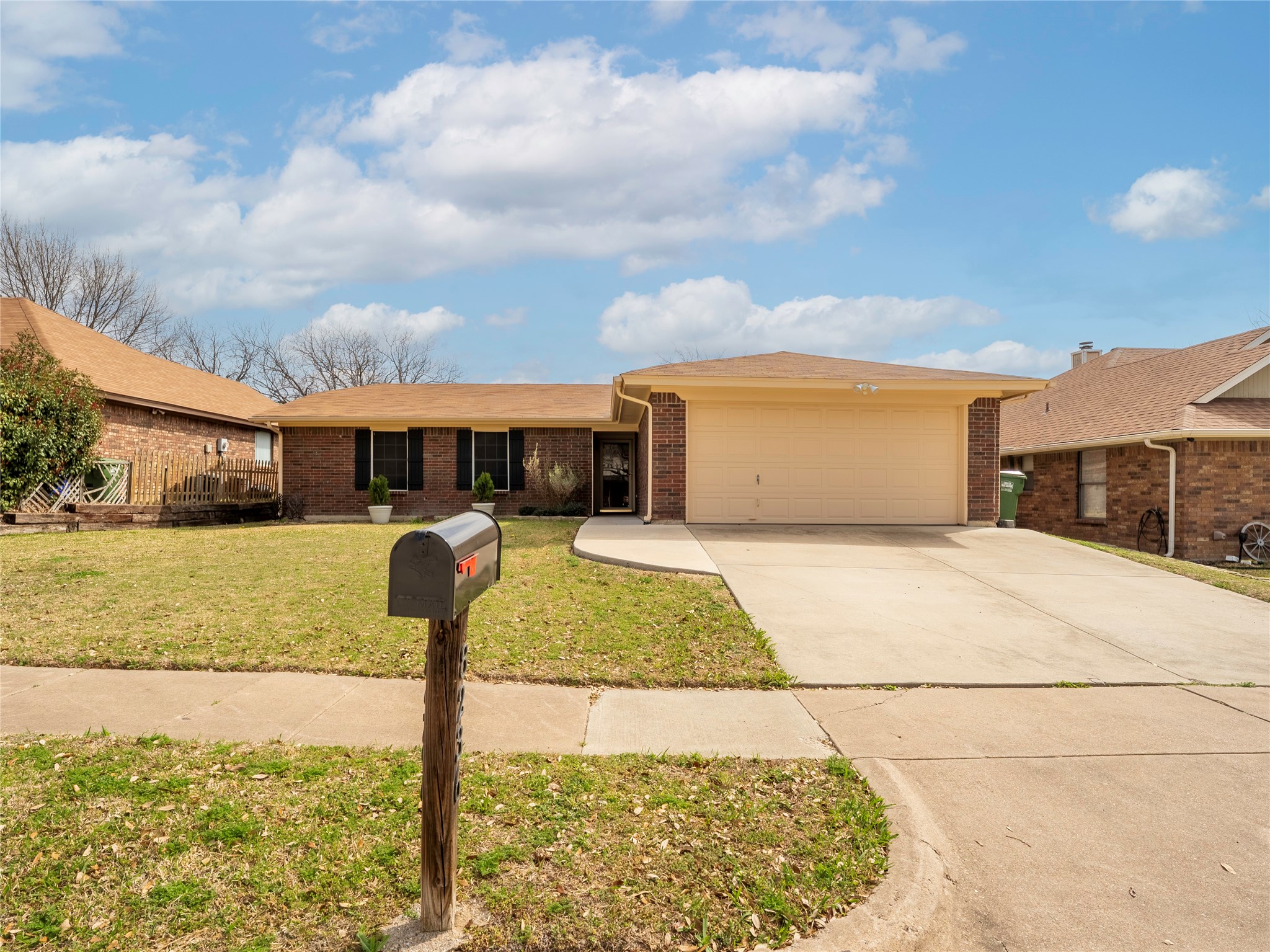 8236 Mark Lane Watauga TX 76148