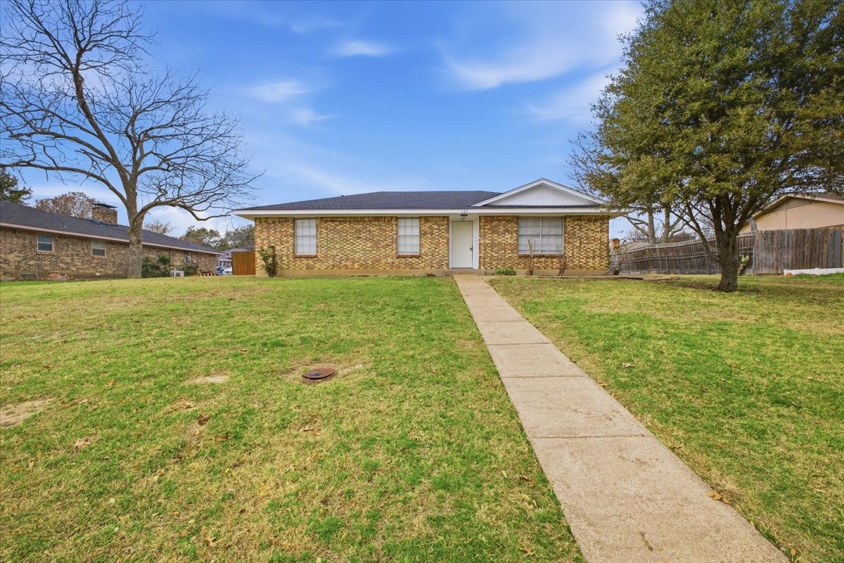 121 Hillside Lane Desoto TX 75115