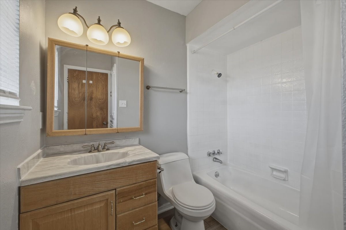 121 Hillside Lane Desoto TX 75115