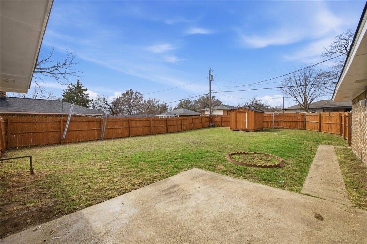 121 Hillside Lane Desoto TX 75115