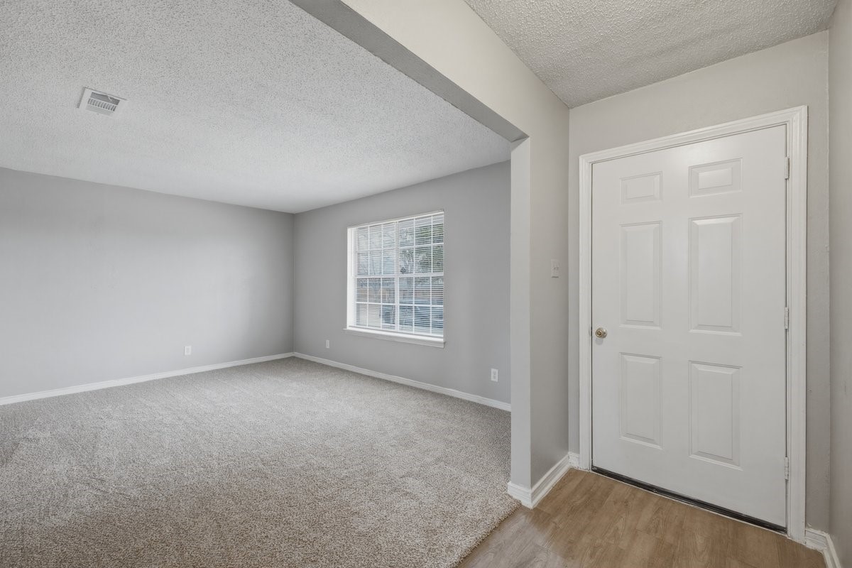 121 Hillside Lane Desoto TX 75115