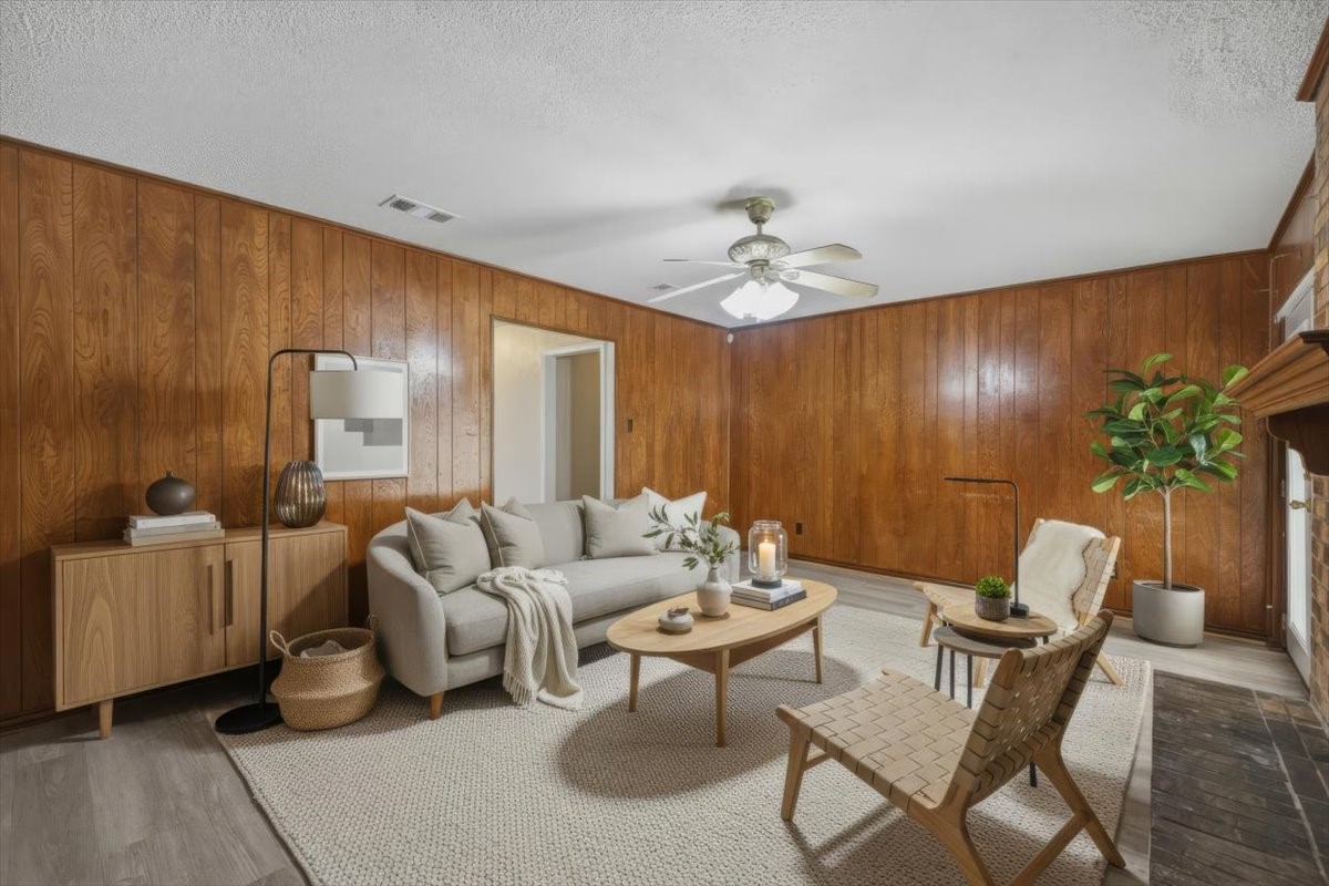 121 Hillside Lane Desoto TX 75115