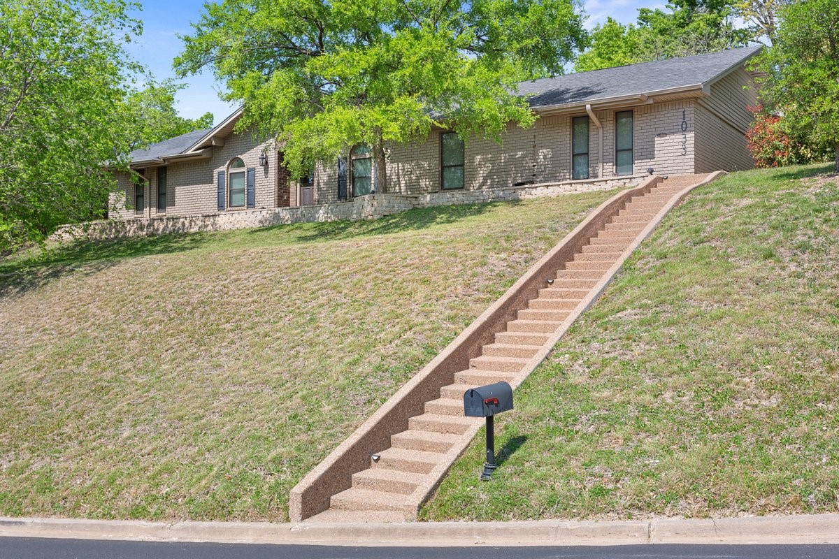 1033 Wedgewood Drive Woodway TX 76712