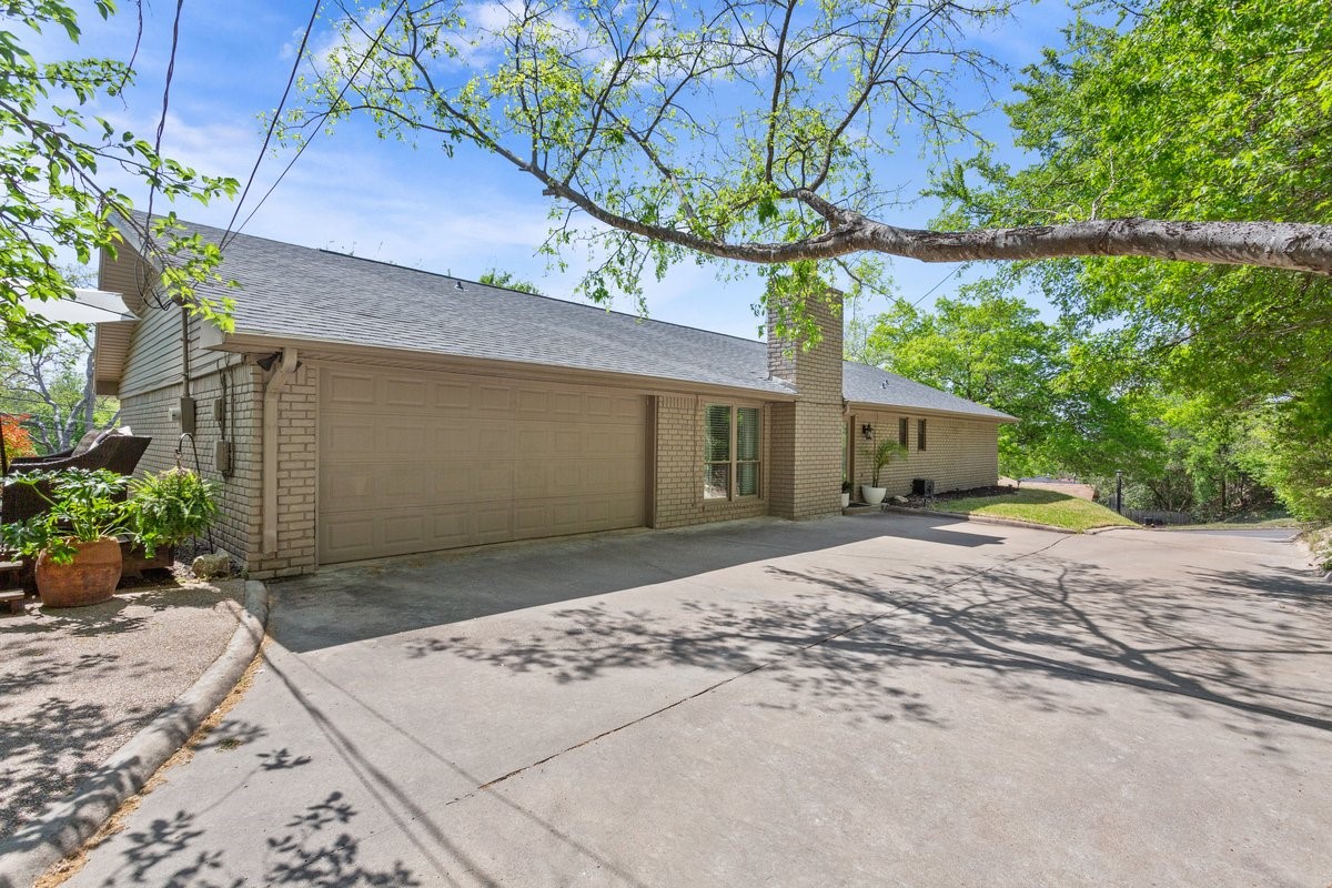 1033 Wedgewood Drive Woodway TX 76712