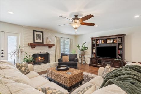 1033 Wedgewood Drive Woodway TX 76712