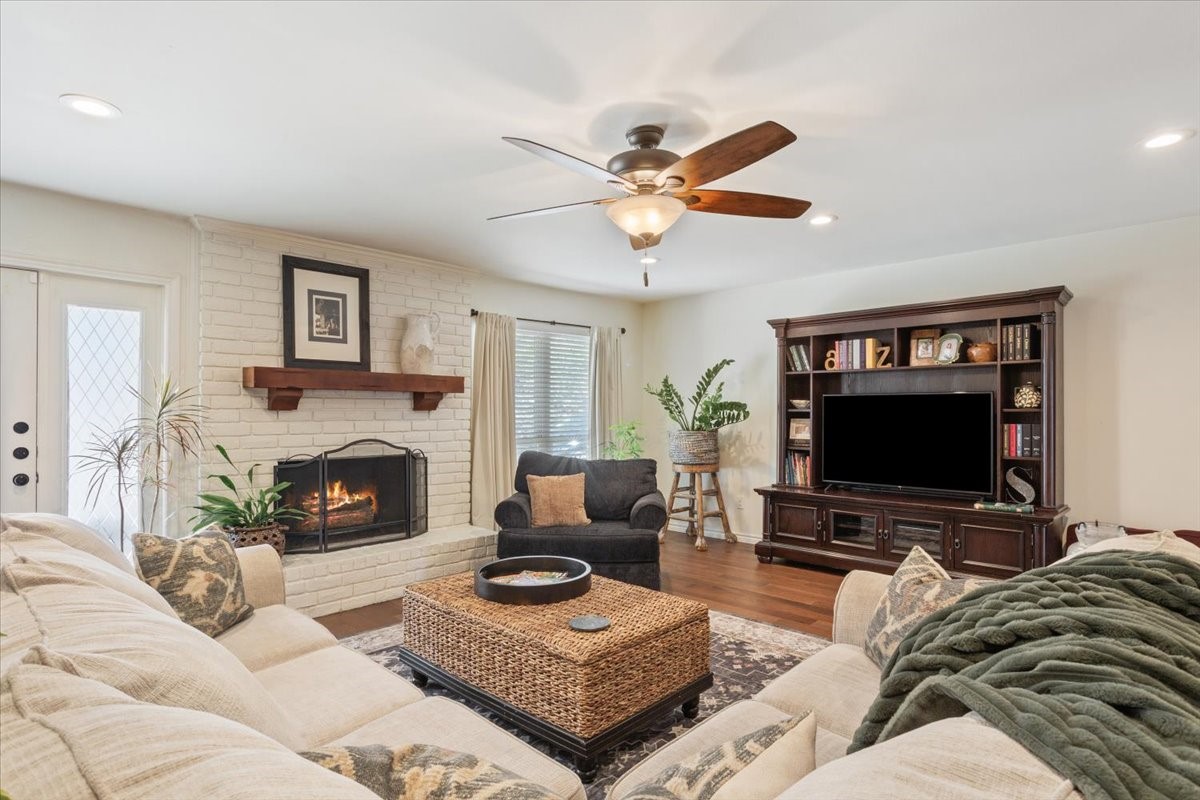1033 Wedgewood Drive Woodway TX 76712