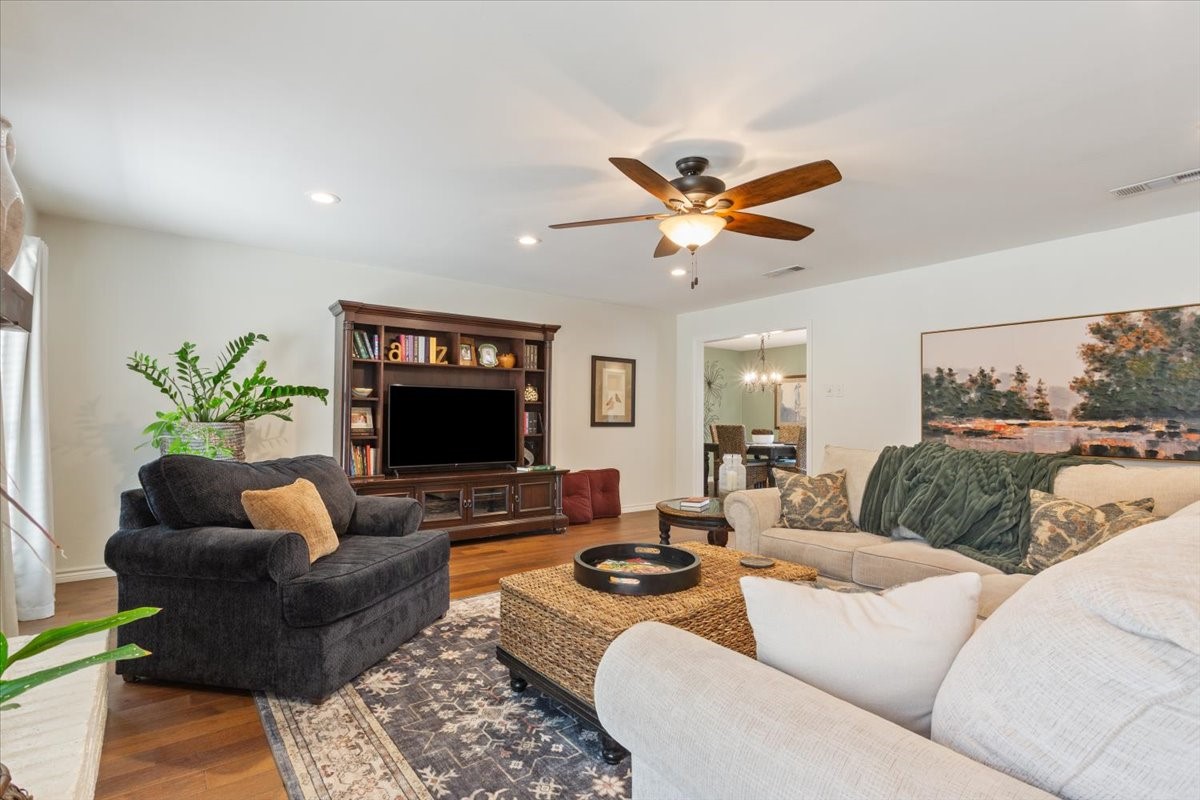 1033 Wedgewood Drive Woodway TX 76712