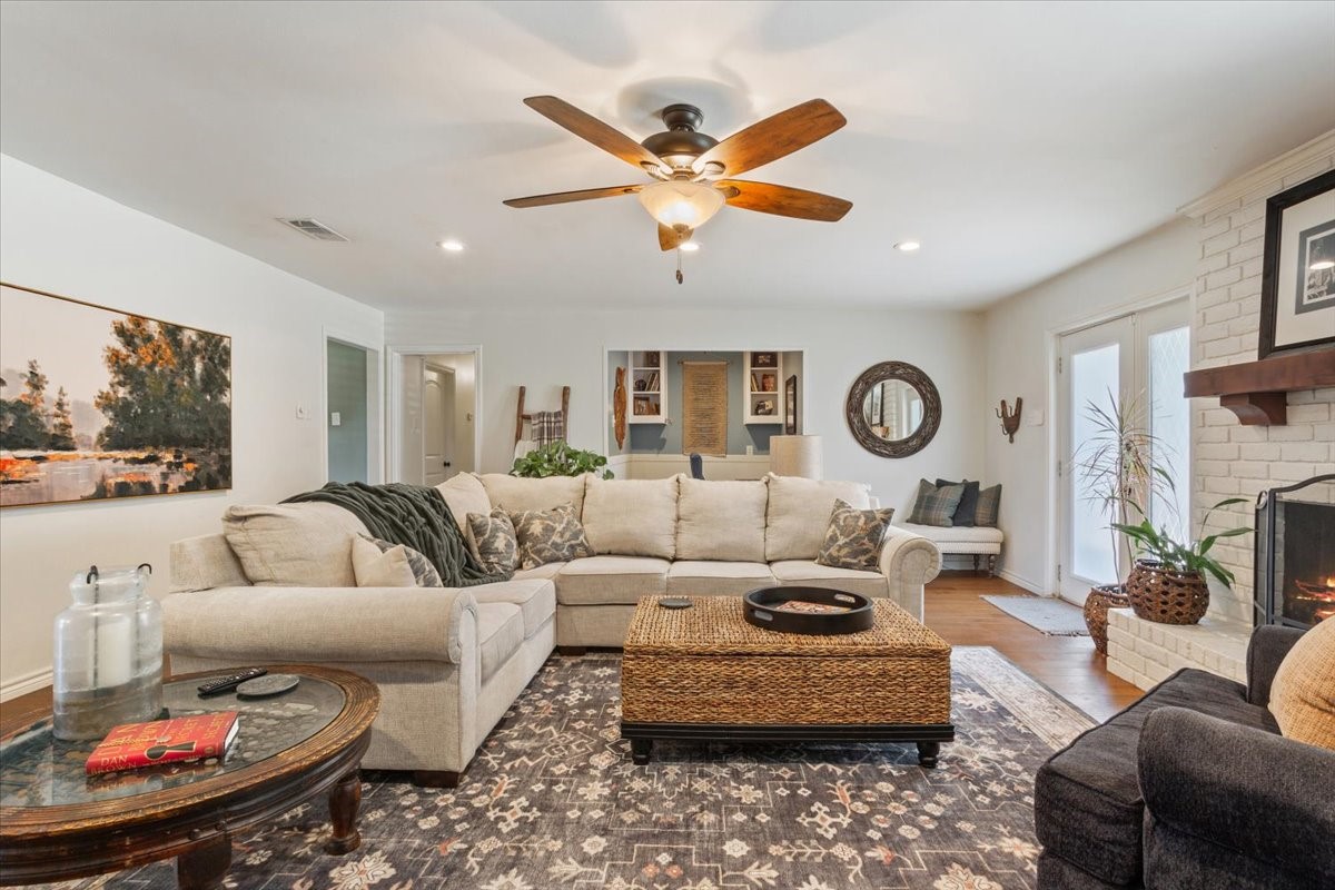 1033 Wedgewood Drive Woodway TX 76712