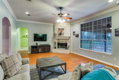 217 Woodbine Drive Burleson TX 76028