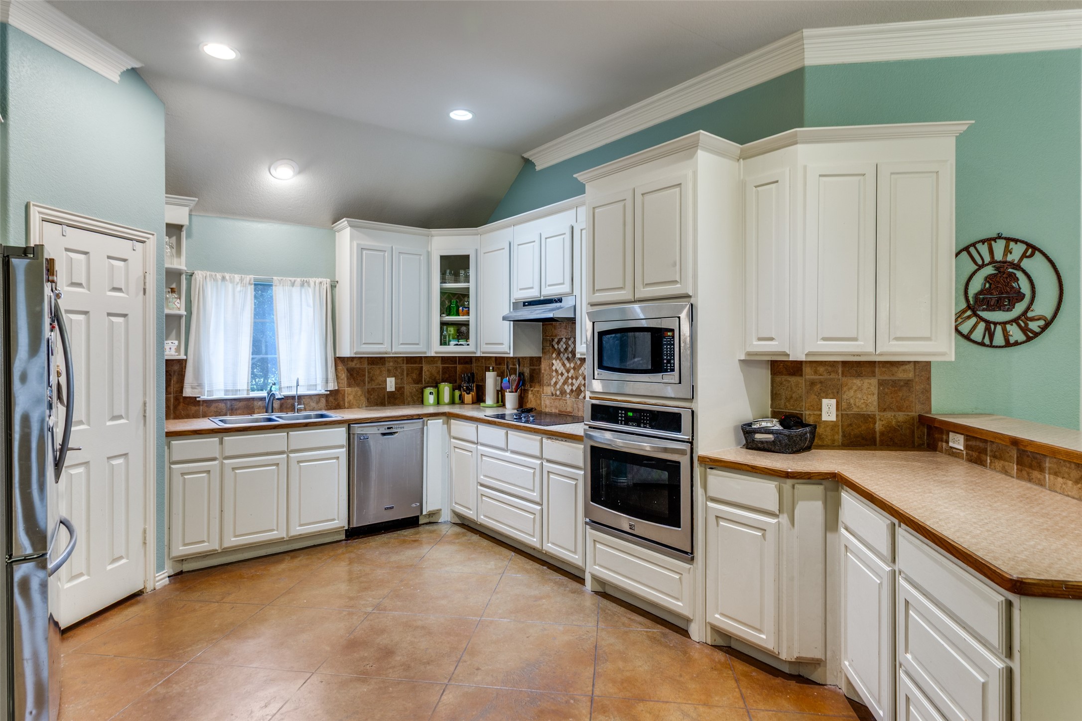 217 Woodbine Drive Burleson TX 76028