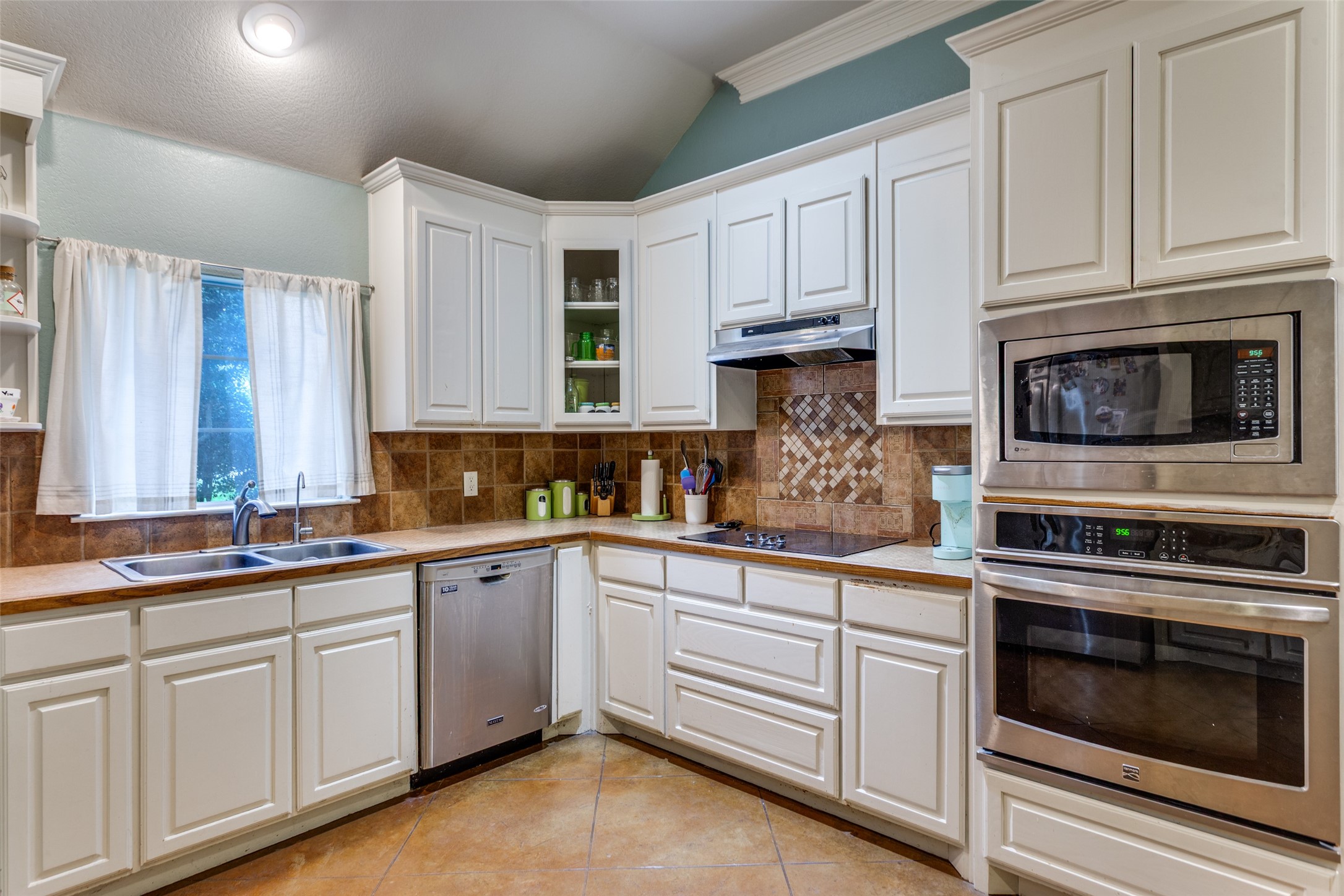 217 Woodbine Drive Burleson TX 76028