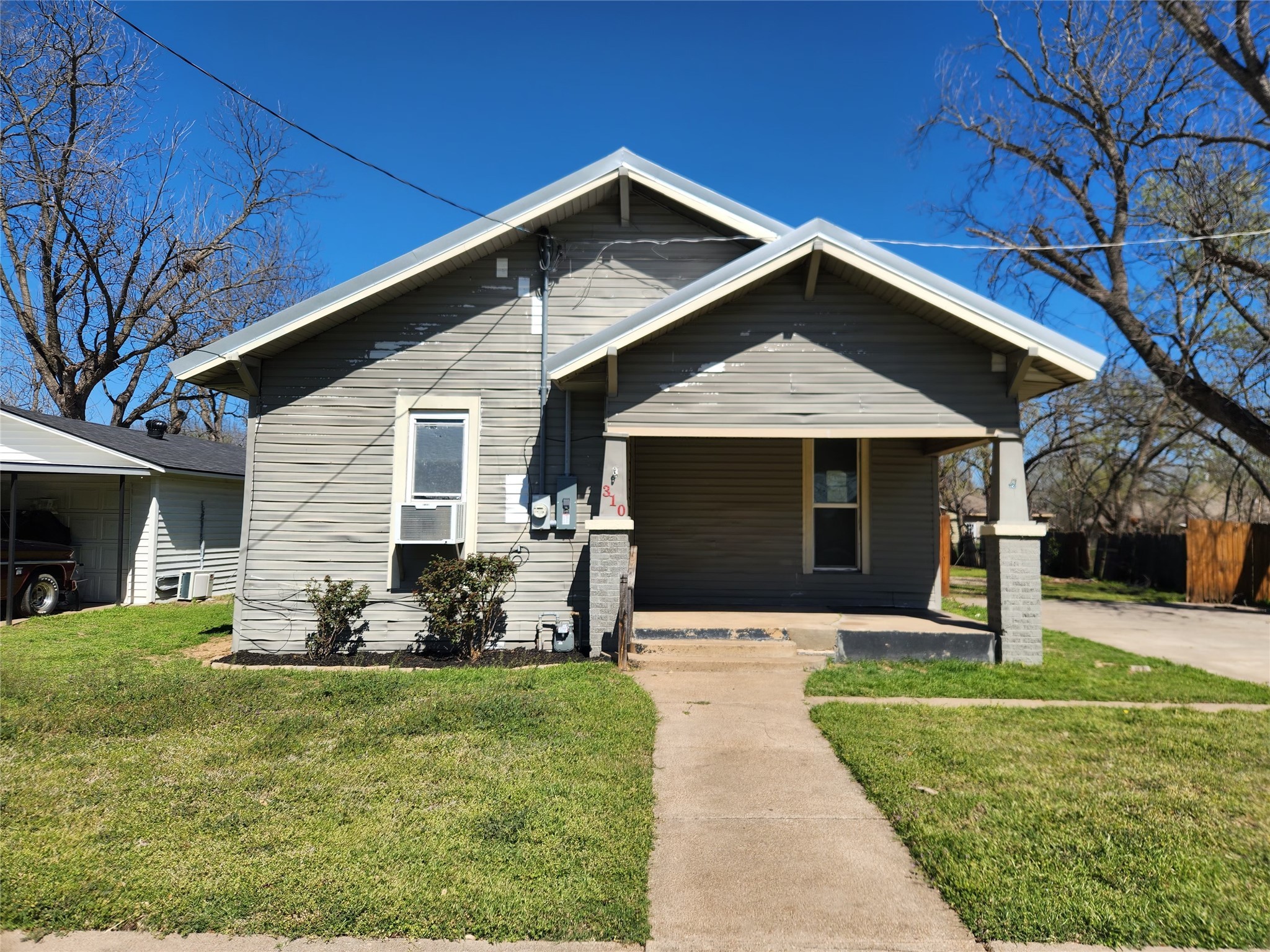 310 N Pendell Avenue Cleburne TX 76033