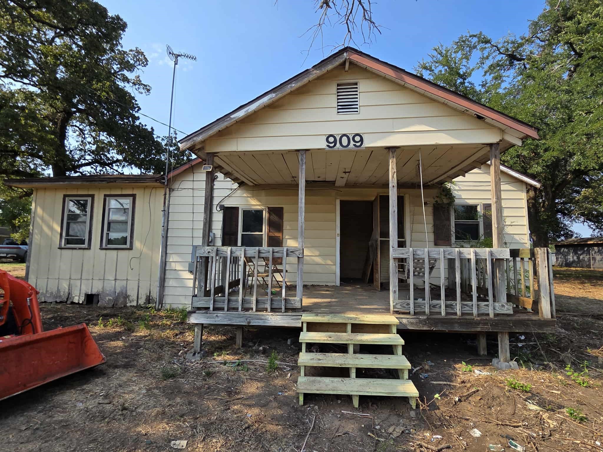 909 E Sears Street Denison TX 75021