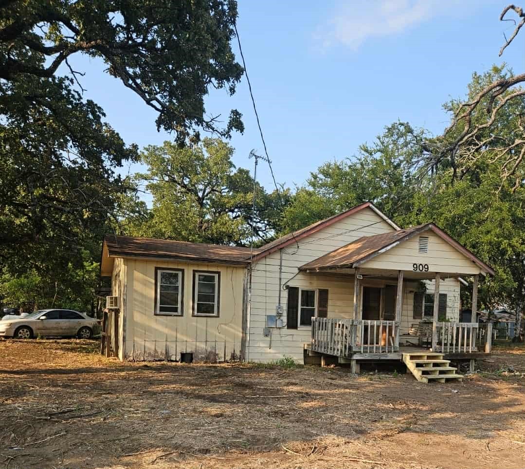 909 E Sears Street Denison TX 75021