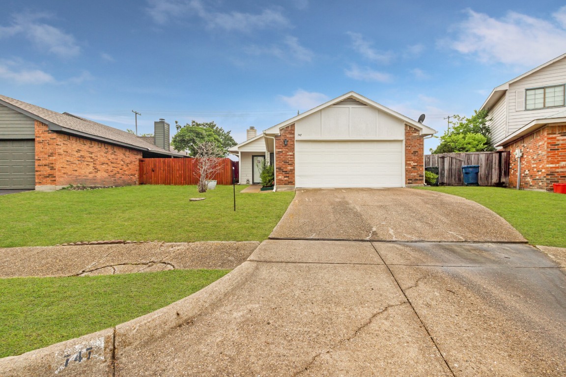747 Meadowcreek Court Garland TX 75043
