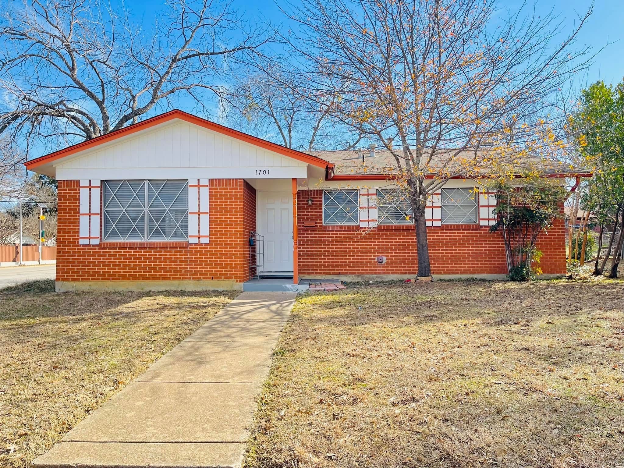 1701 Warren Lane Fort Worth TX 76112