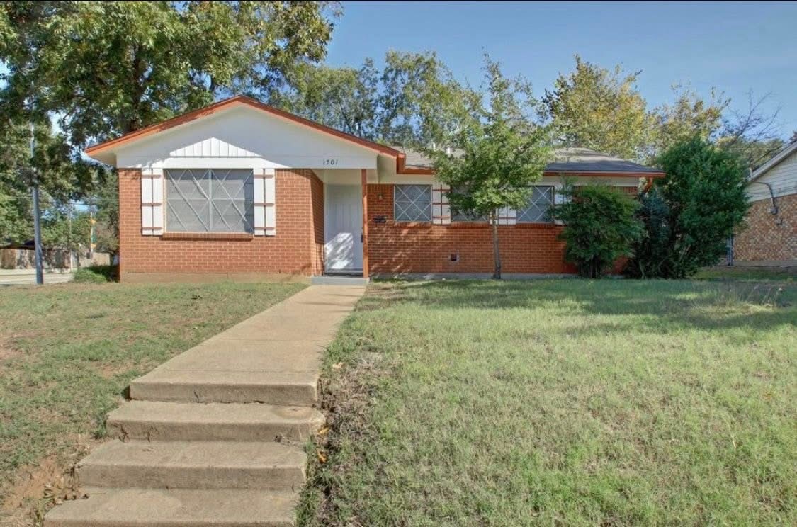 1701 Warren Lane Fort Worth TX 76112