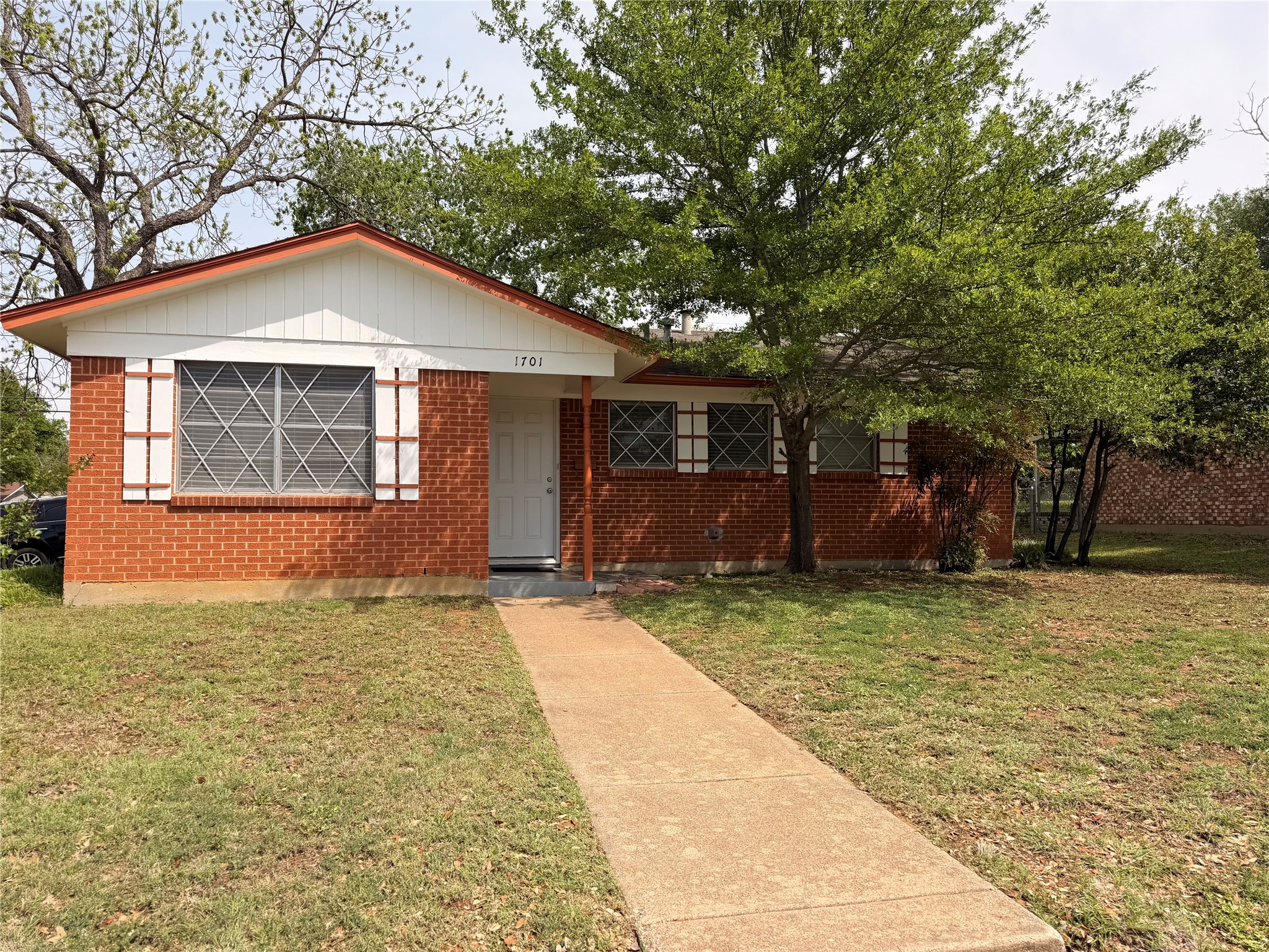1701 Warren Lane Fort Worth TX 76112