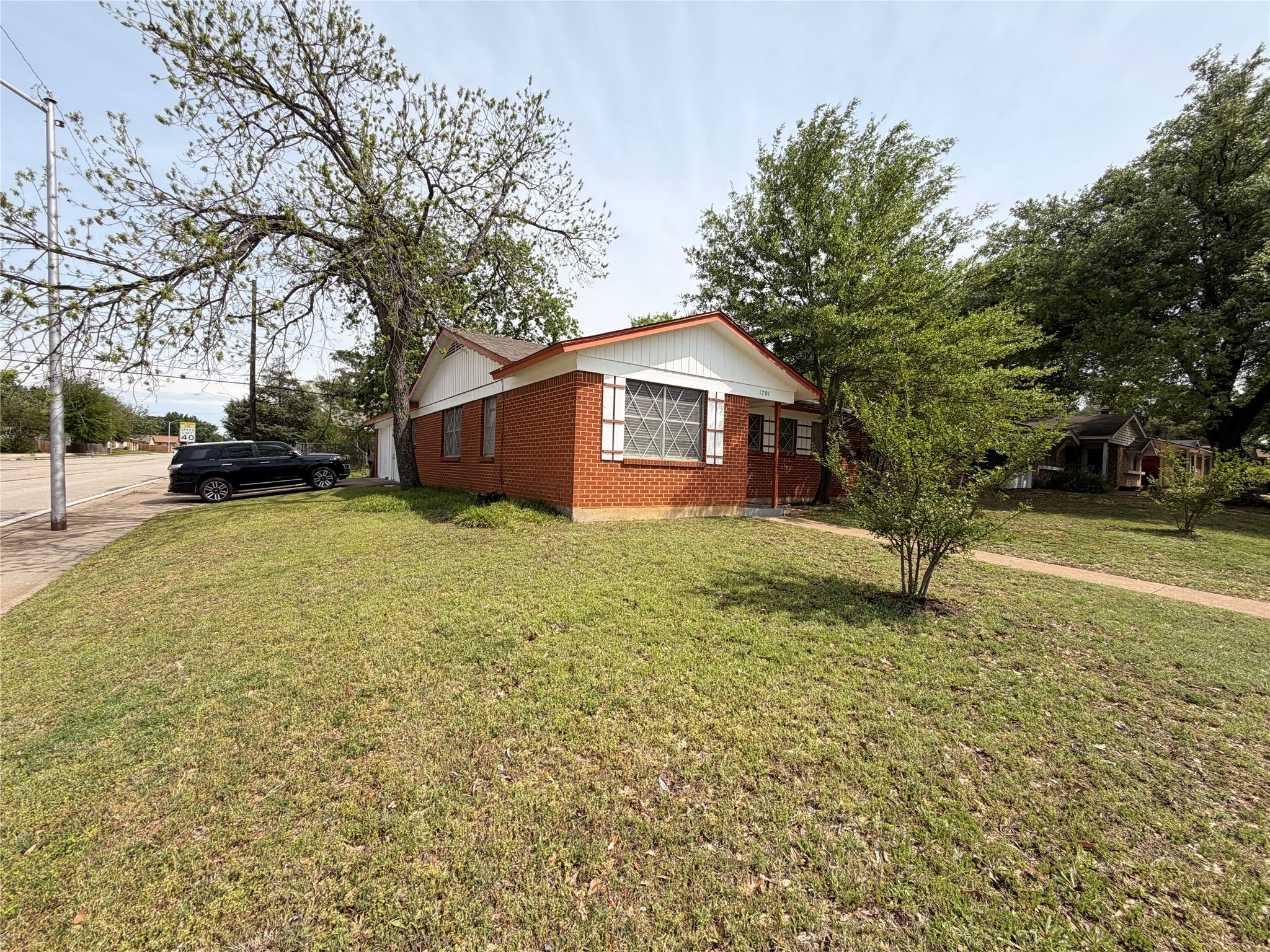 1701 Warren Lane Fort Worth TX 76112