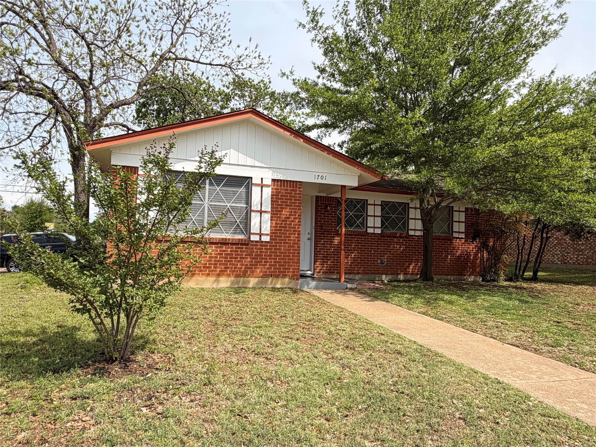 1701 Warren Lane Fort Worth TX 76112