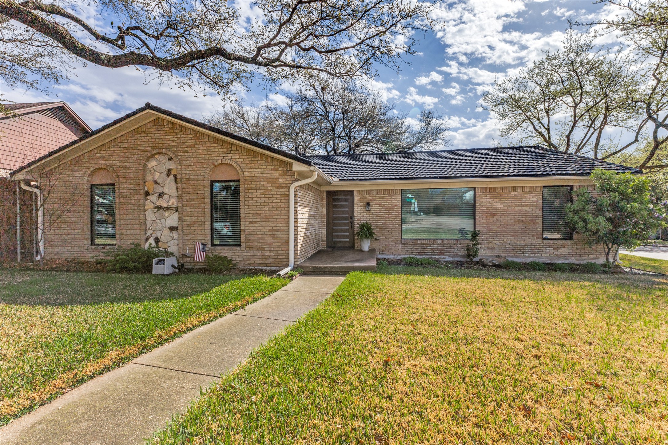 9512 Fallbrook Drive Dallas TX 75243