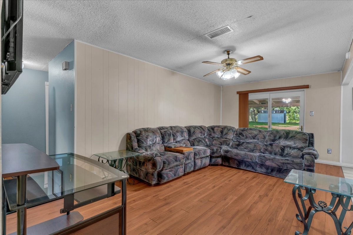 905 SE 3rd Street Grand Prairie TX 75051