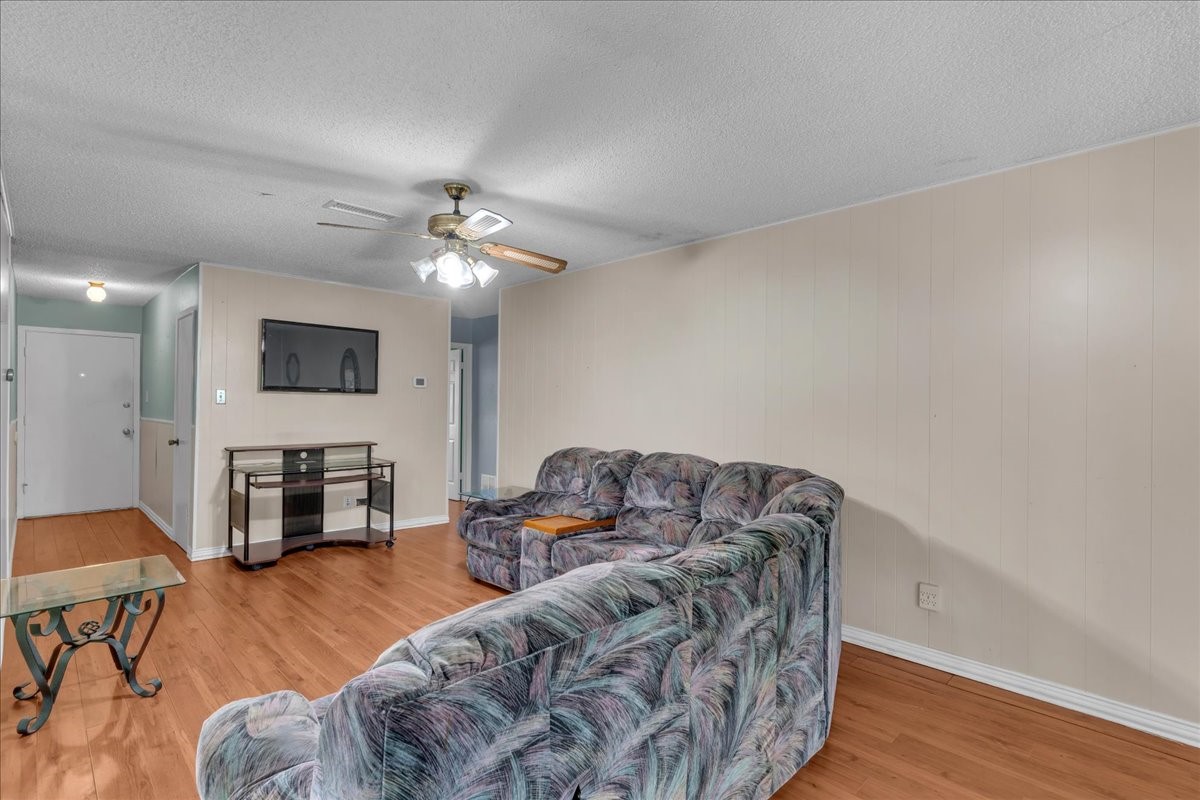 905 SE 3rd Street Grand Prairie TX 75051