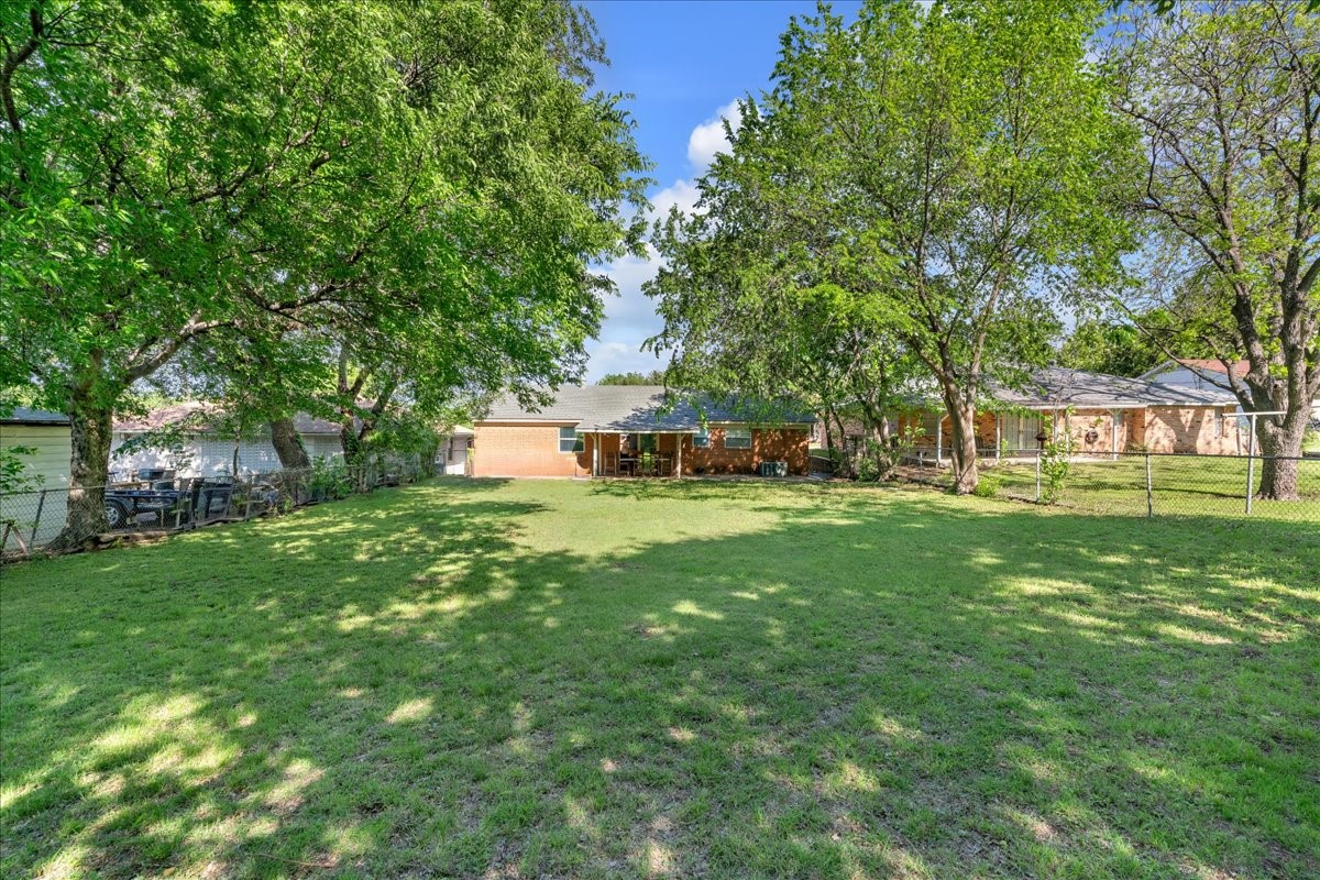 905 SE 3rd Street Grand Prairie TX 75051