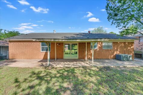 905 SE 3rd Street Grand Prairie TX 75051