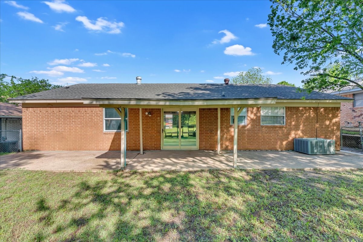 905 SE 3rd Street Grand Prairie TX 75051