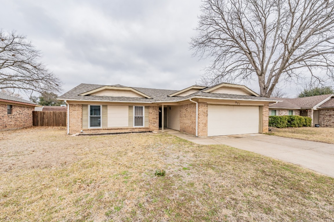 221 Kalmia Drive Arlington TX 76018
