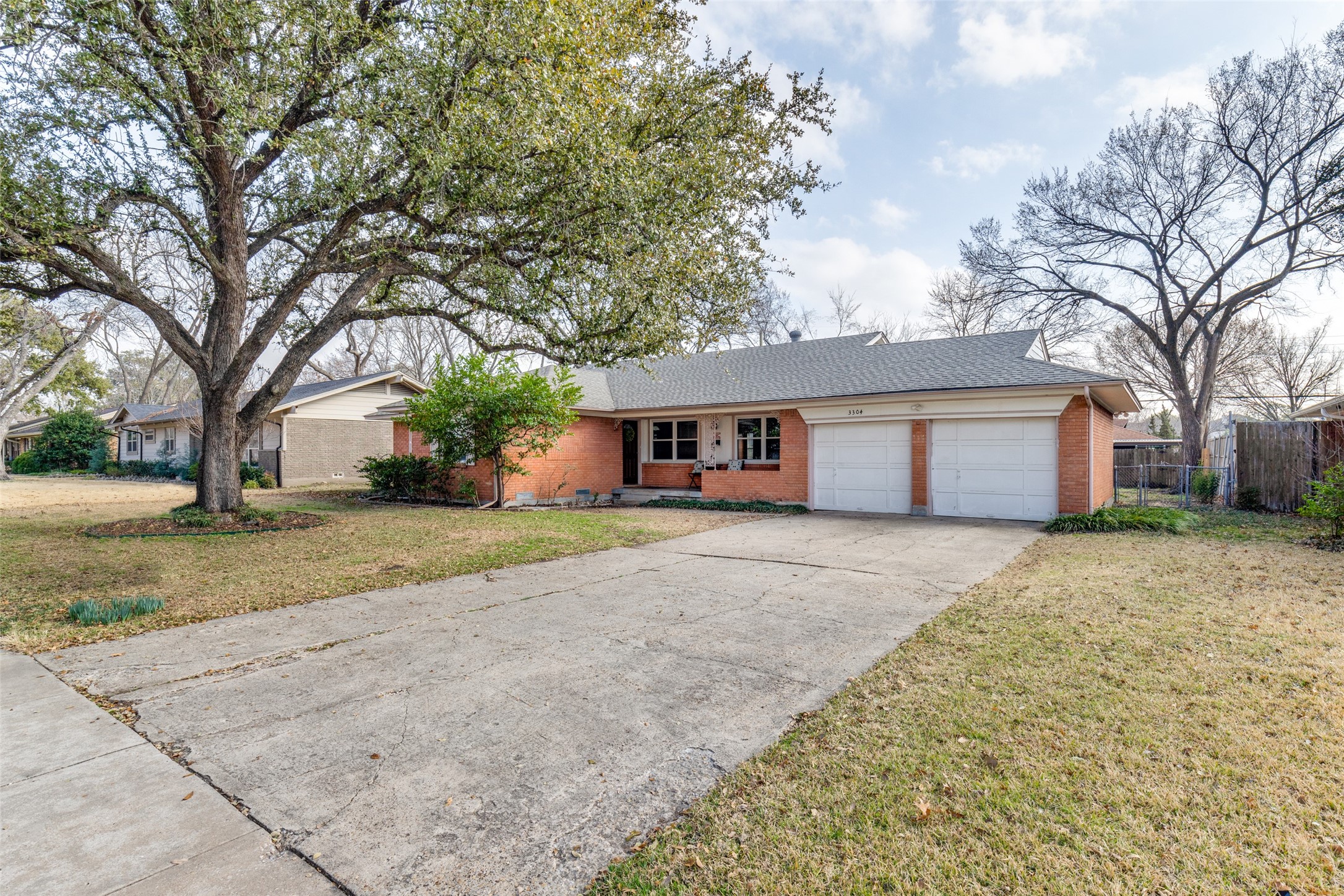 3304 Leahy Drive Dallas TX 75229