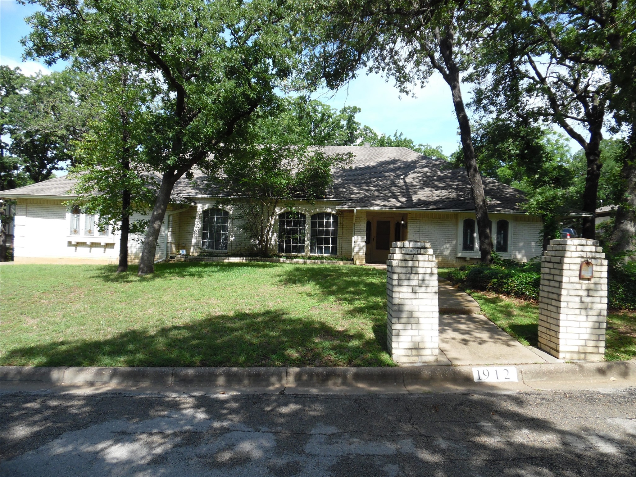 1912 Druid Lane Fort Worth TX 76112