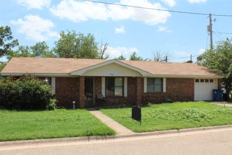 530 W E Street Munday TX 76371