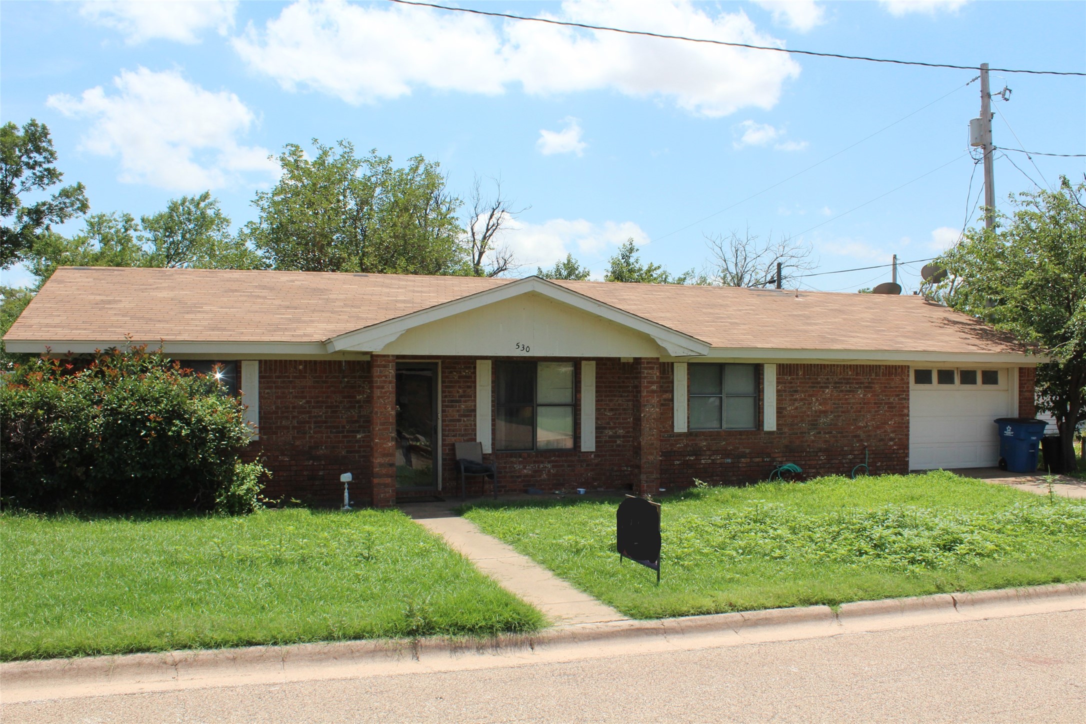 530 W E Street Munday TX 76371