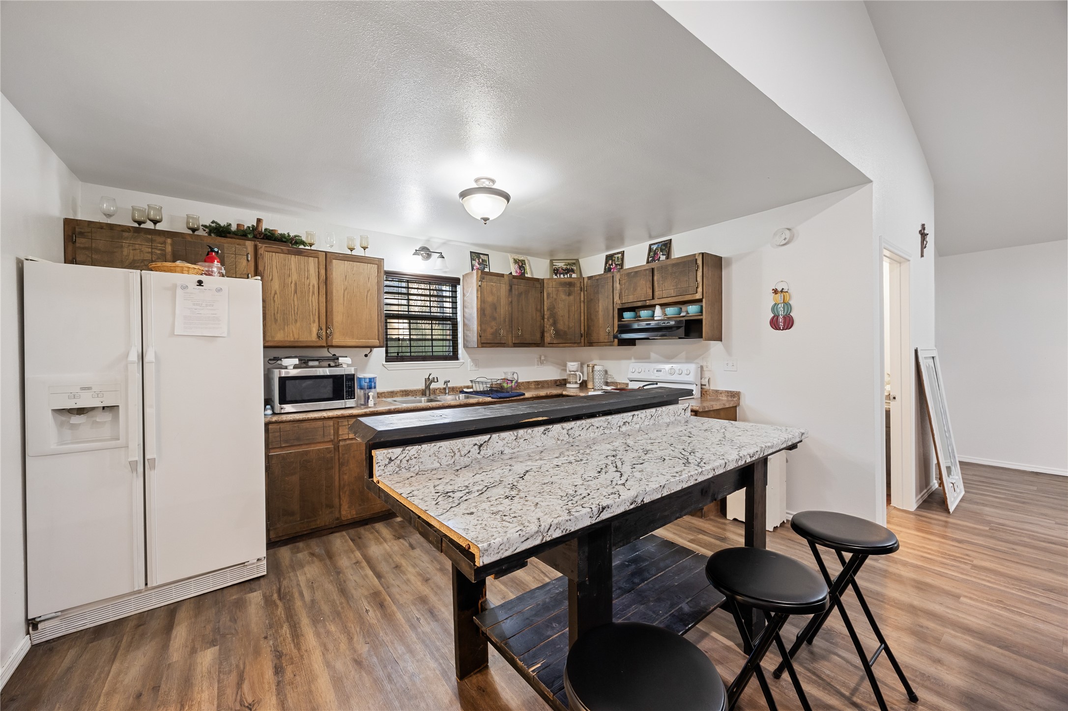 136 Private Road 7708 Emory TX 75440