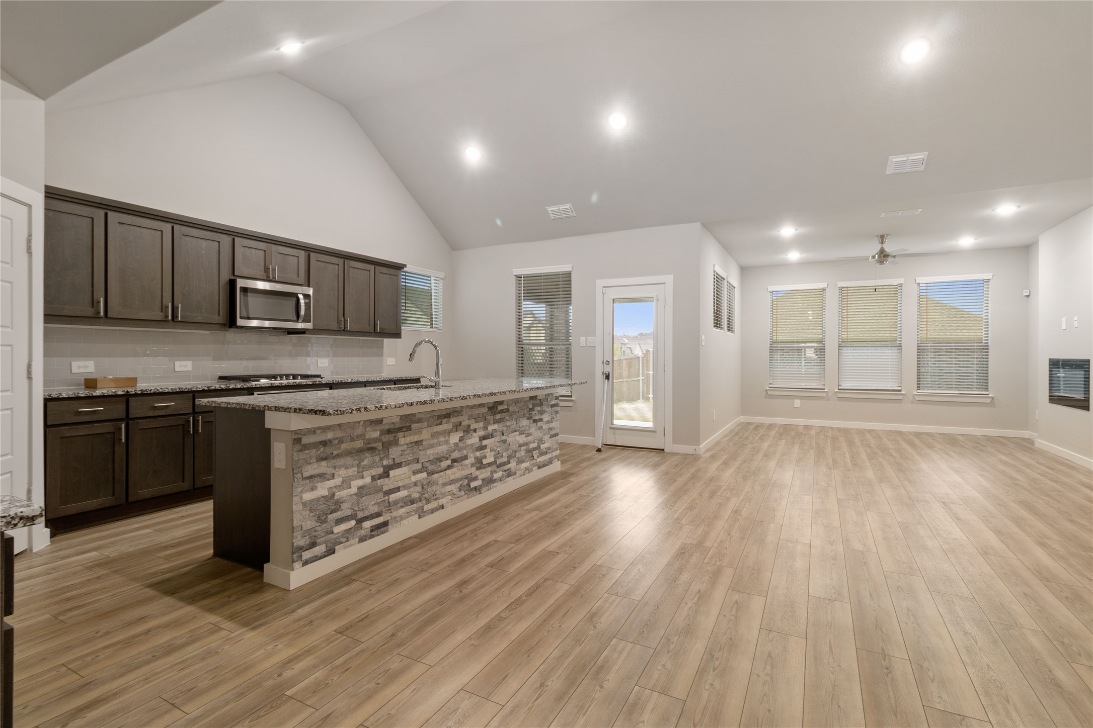 652 Congressional Avenue Red Oak TX 75154