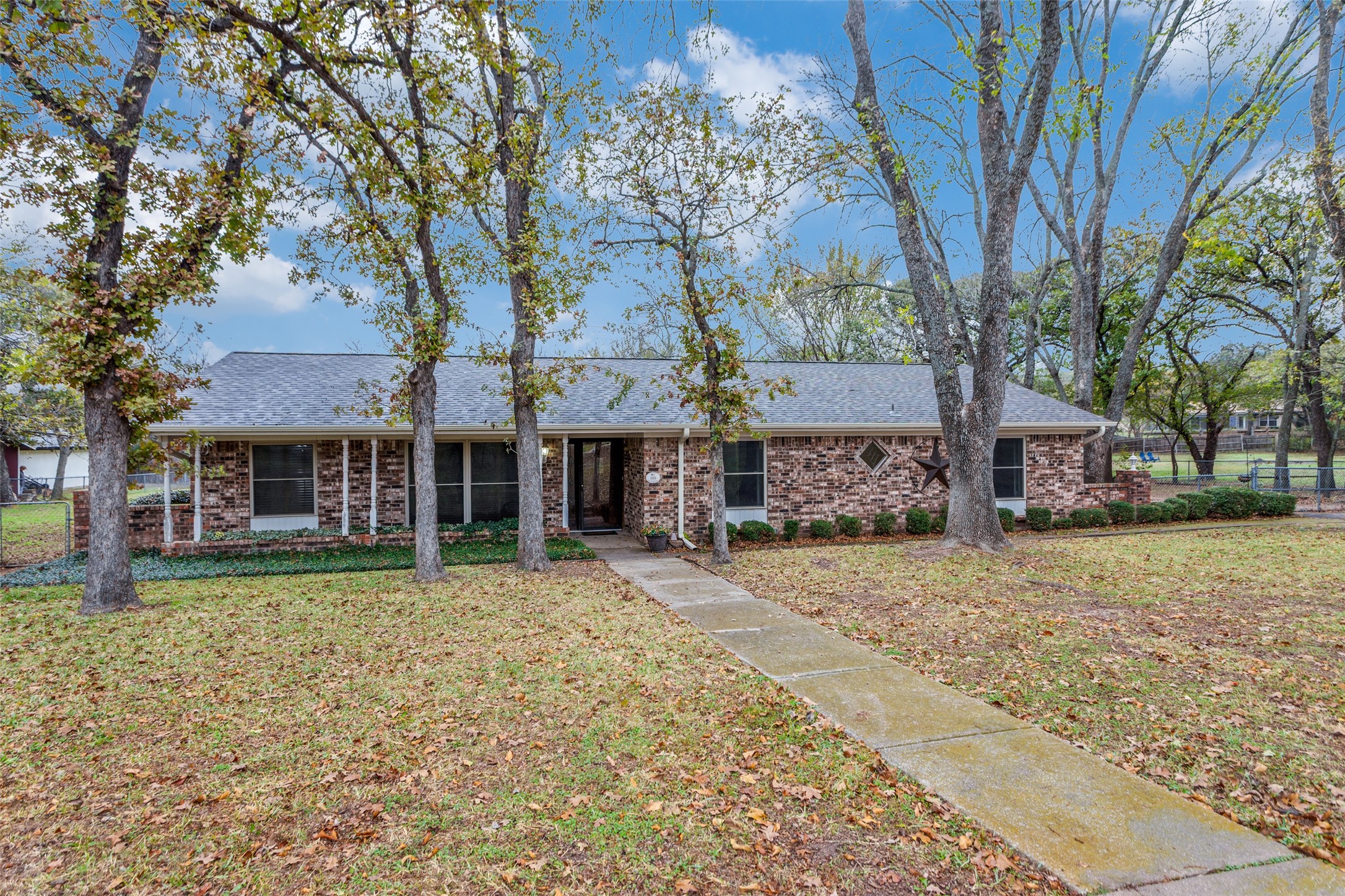 103 Mccullar Road Burleson TX 76028