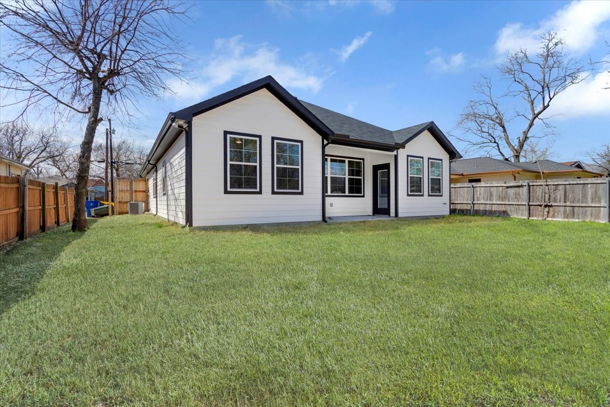 1323 S Montgomery Street Sherman TX 75090