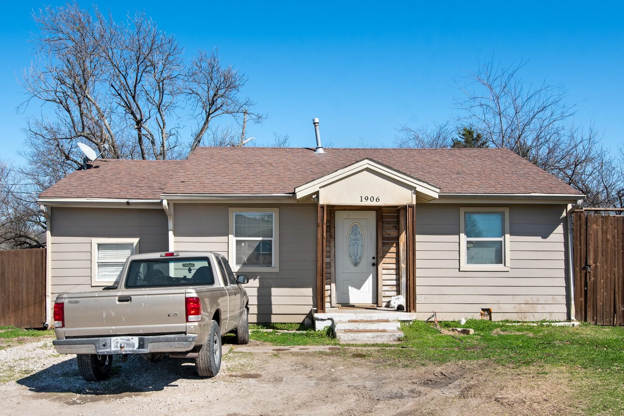 1906 S Peachtree Road Balch Springs TX 75180