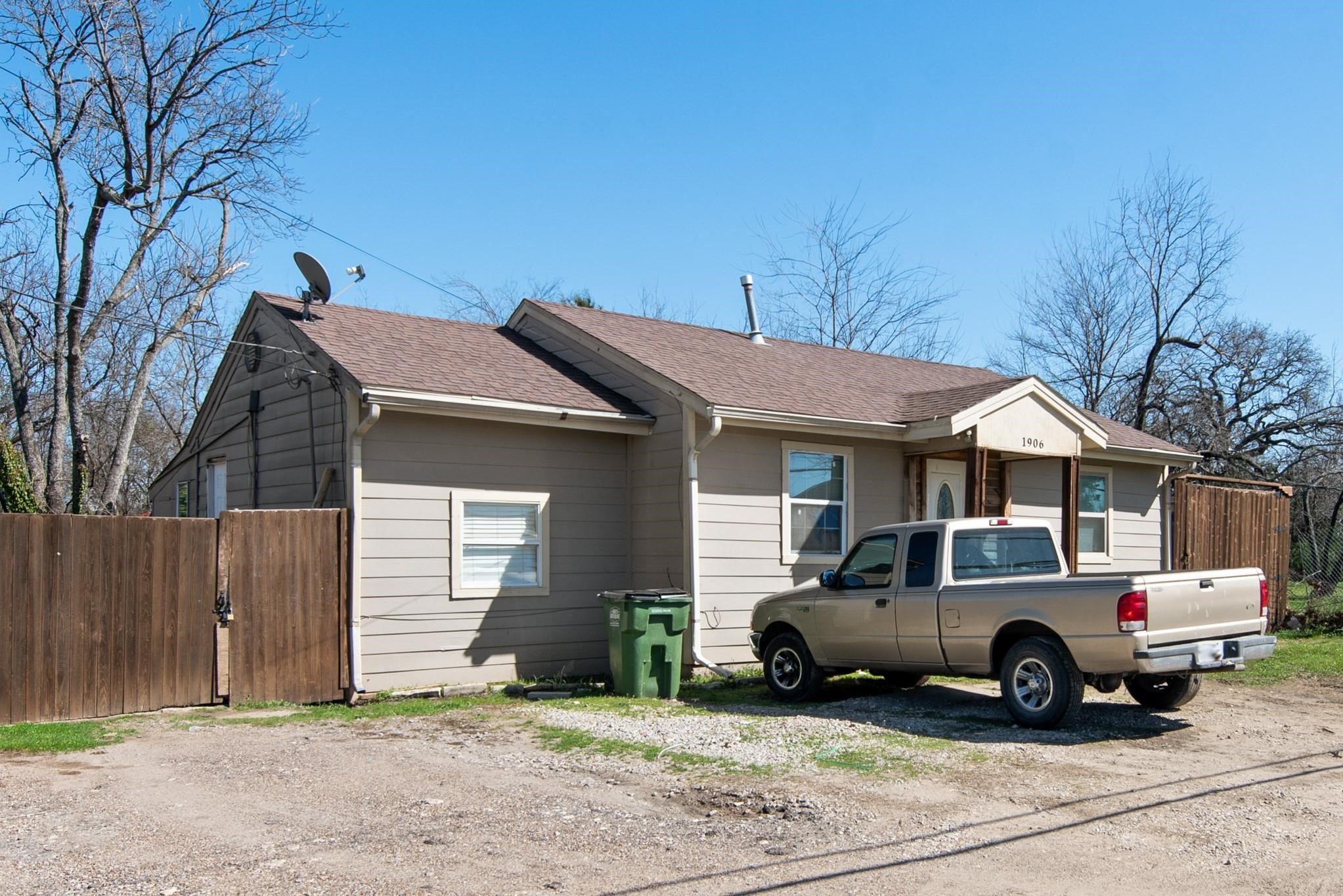 1906 S Peachtree Road Balch Springs TX 75180