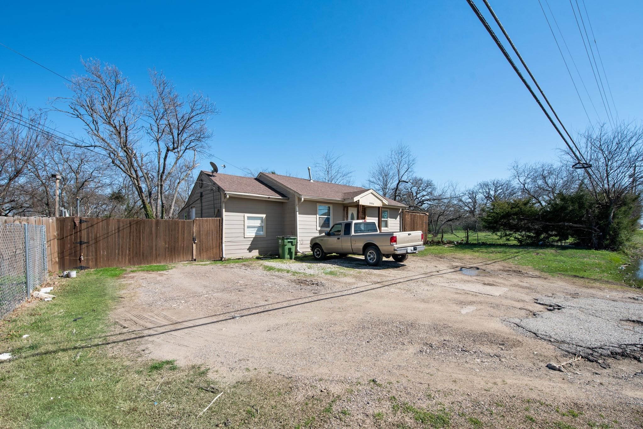 1906 S Peachtree Road Balch Springs TX 75180