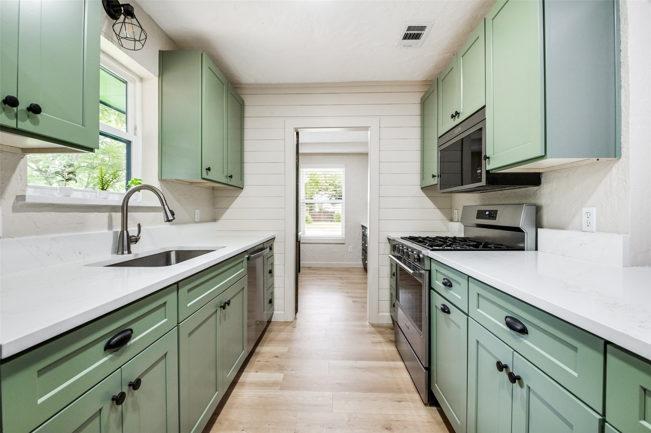 405 Stiles Drive Midlothian TX 76065