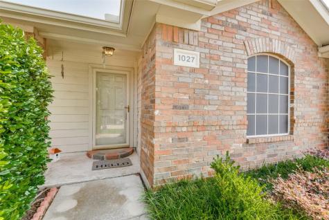 1027 Stonebrook Drive Grand Prairie TX 75052