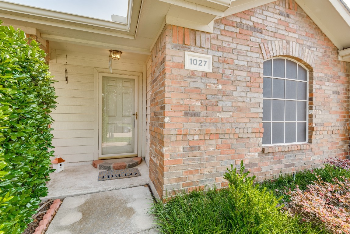 1027 Stonebrook Drive Grand Prairie TX 75052