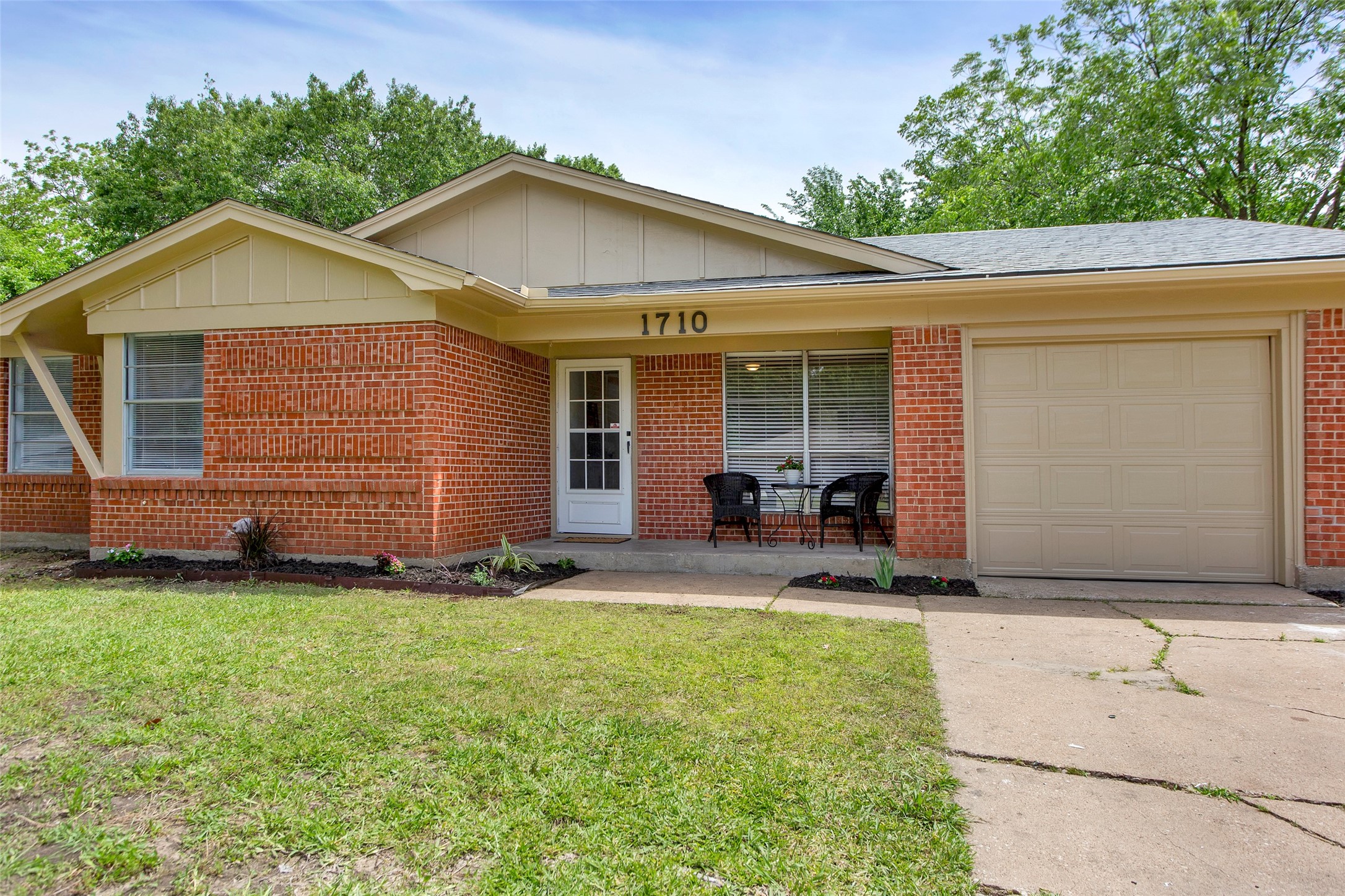 1710 W Hunt Street Sherman TX 75092