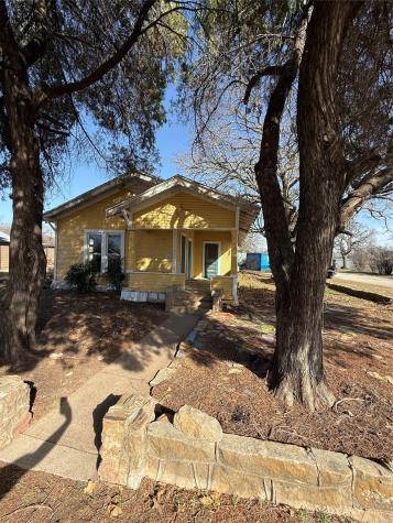 300 N Avenue D Cross Plains TX 76443