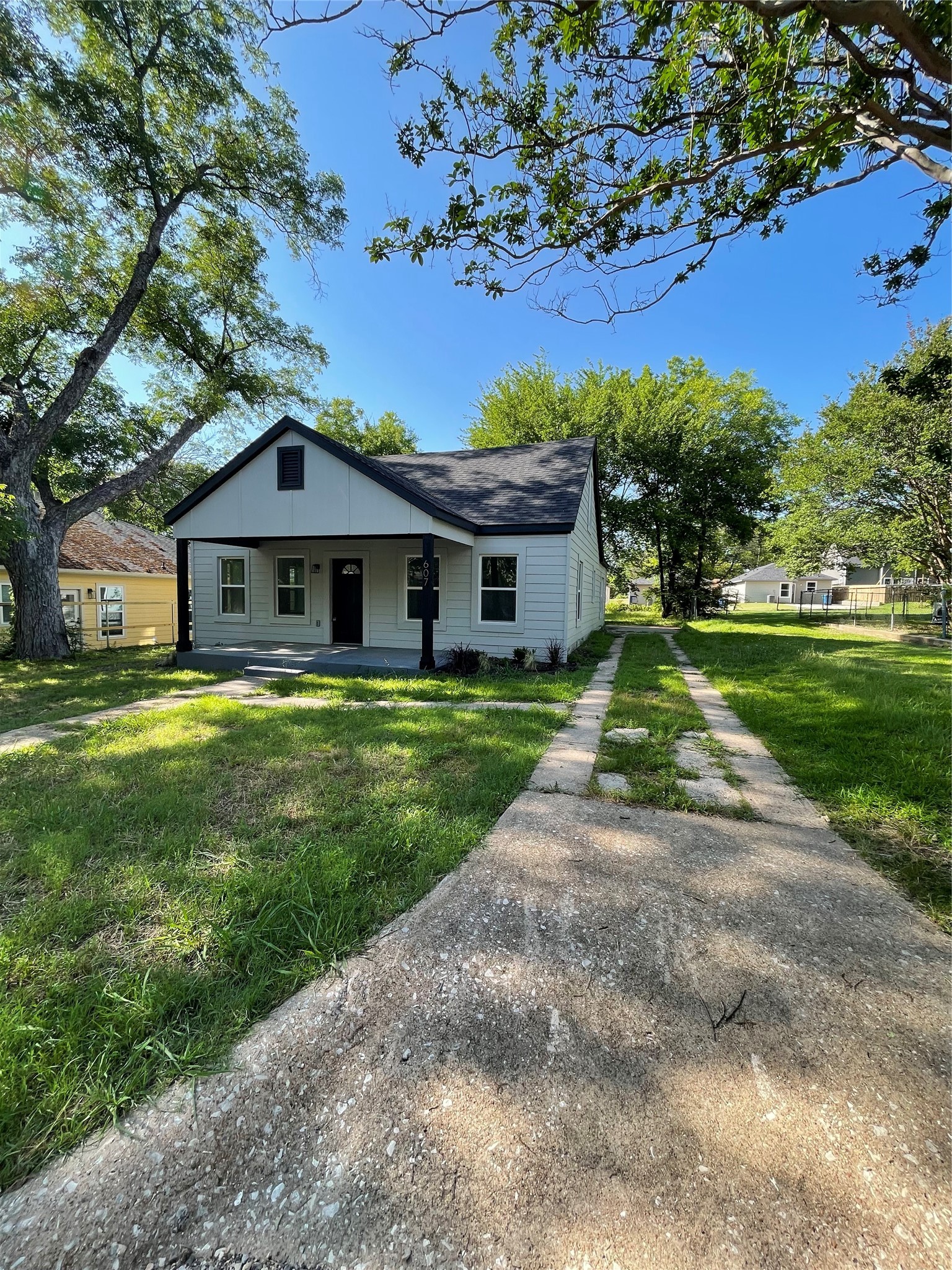 607 E Monterey Street Denison TX 75021